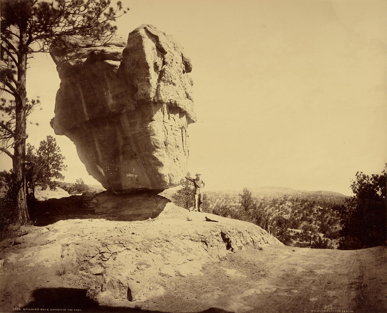 Balanced Rock, Garden of the Gods, Colorado tekijältä William Henry Jackson