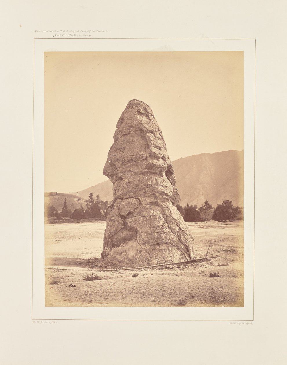 Vapauden lippalakki, Mammoth Hot Springs tekijältä William Henry Jackson