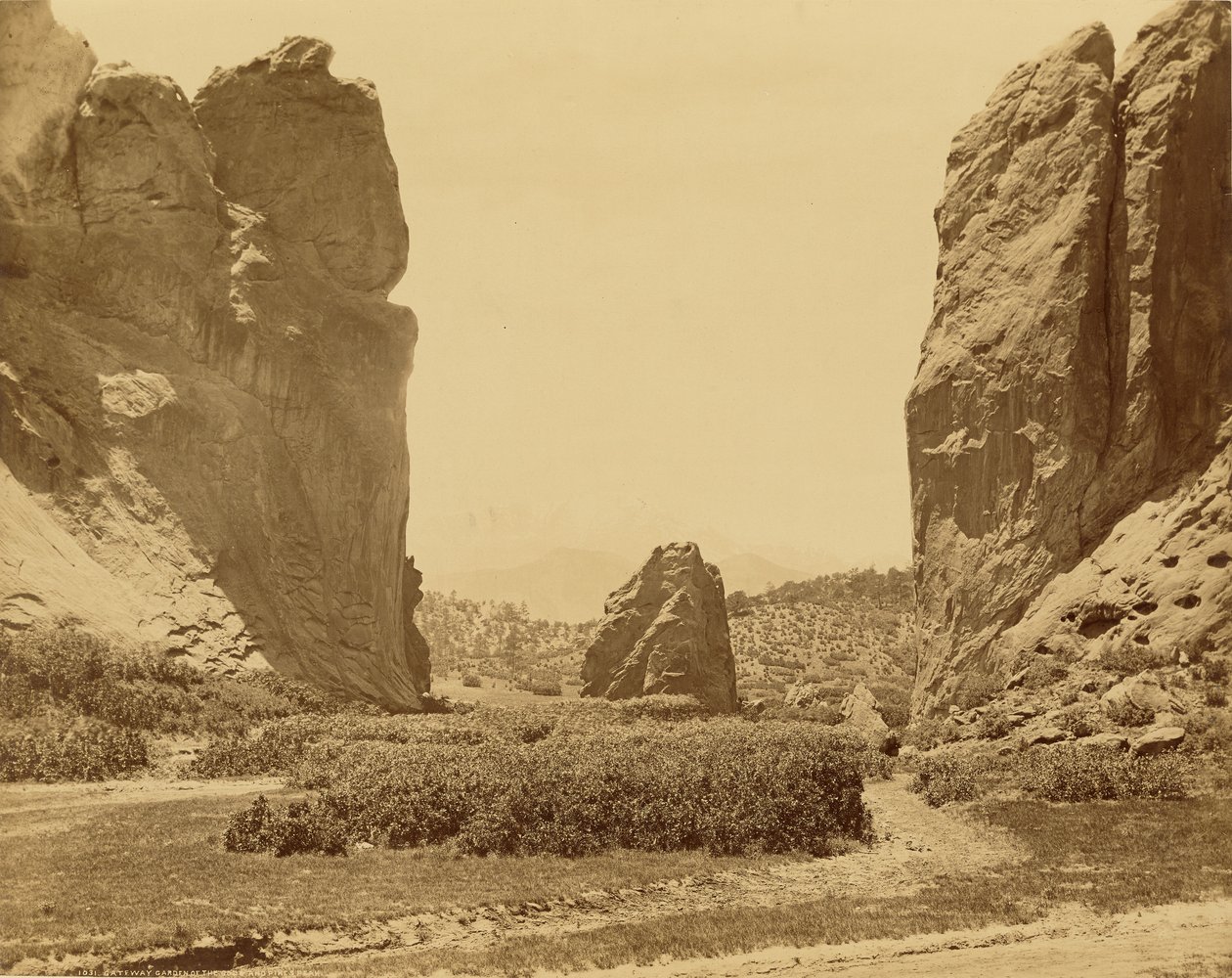 Garden of the Godsin portti ja Pikes Peak tekijältä William Henry Jackson