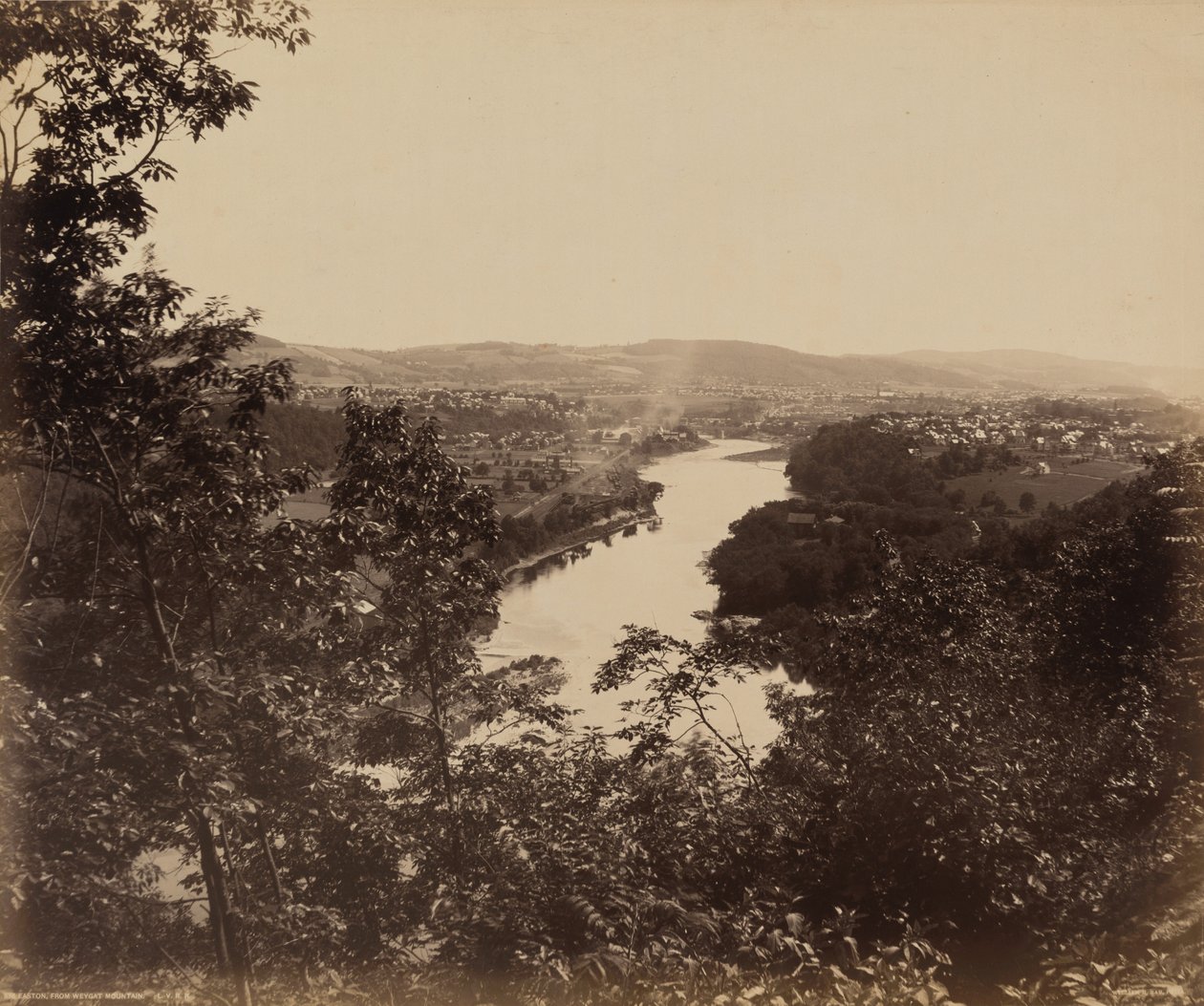 Easton ja Weygat Mountain,c. 1895 (kuva) tekijältä William Herman Rau