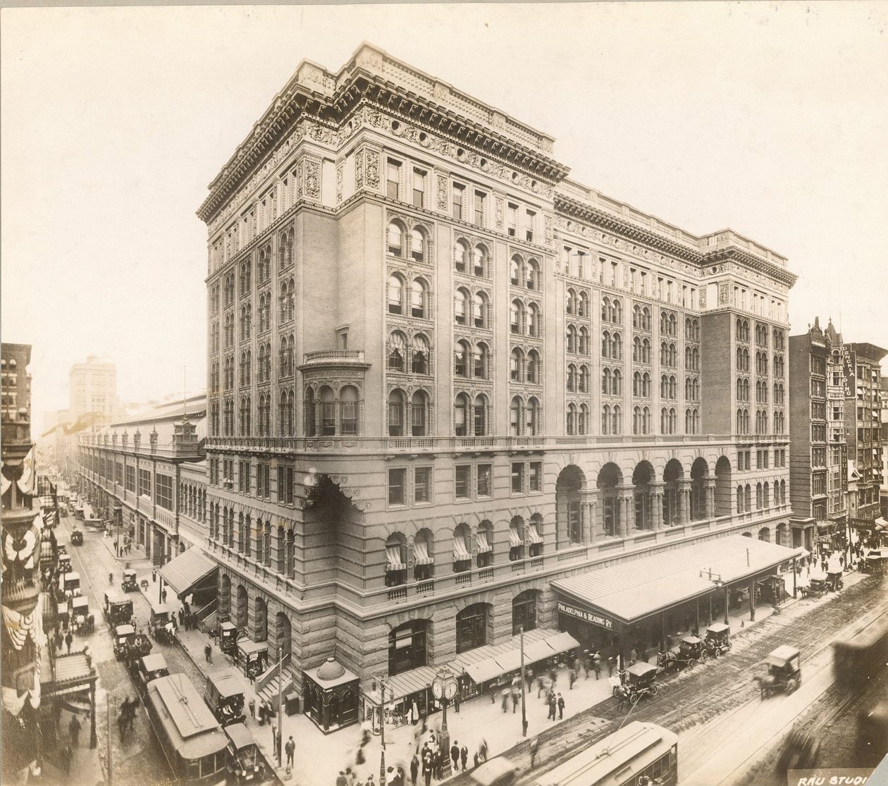 Market Street osoitteessa 12th, Philadelphia tekijältä William Herman Rau