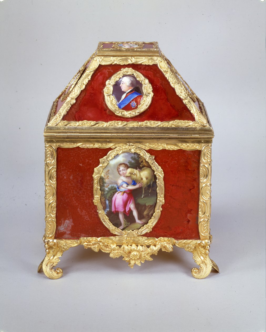 George III -arkku, jossa on James Coxin tapainen reunakello, n. 1770 tekijältä William Hopkins Craft