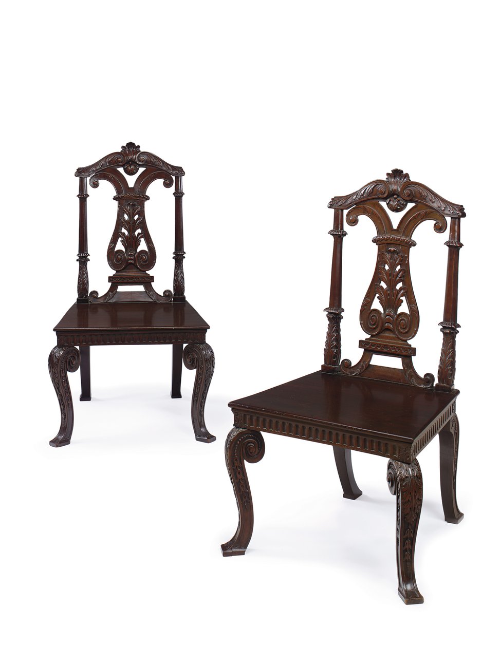 George II:n salin tuolipari, toteuttaja James Moore Nuorempi, n. 1727-31 (mahonki) (katso myös 487613) tekijältä William Kent