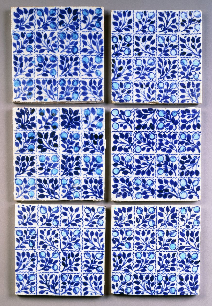 Seitsemän William Morrisin sinistä "Small Bough" -neliölaattaa tekijältä William Morris