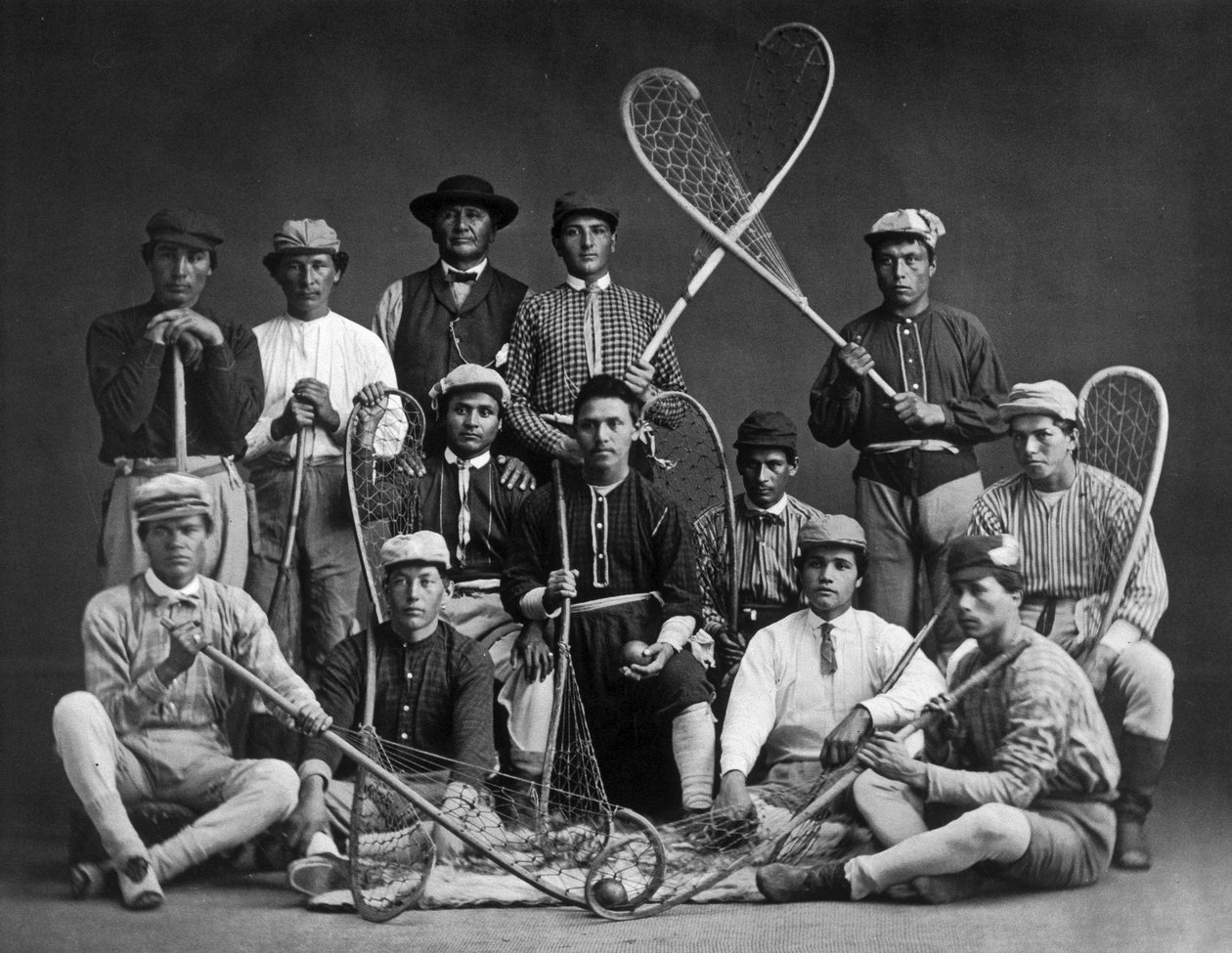 Kanadan intiaanilacrosse-joukkue, valokuvannut William Notman (1826-1891) tekijältä William Notman
