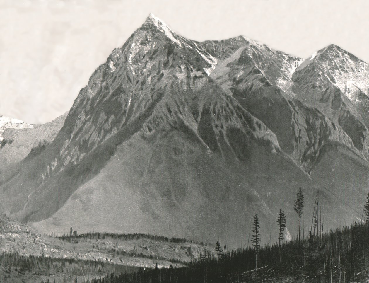 Kalliovuoret: Chancellor Peak, Leanchoil, Kanada, 1895. tekijältä William Notman and Son