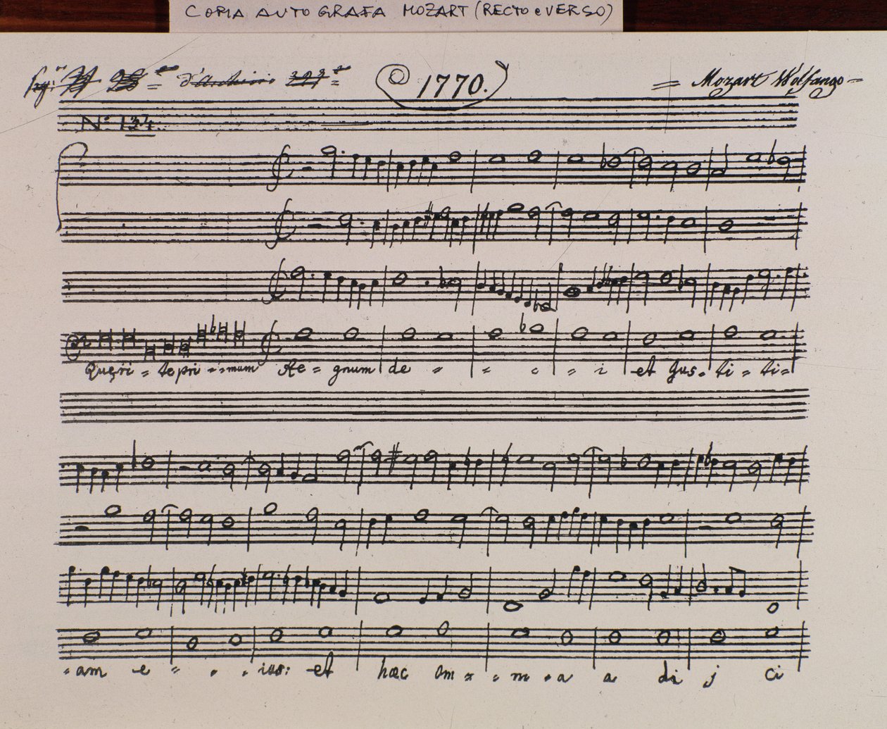 Nuottisivu Mozartin Querite primum regnum deille Accademia Filarmonicon tittelin saamiseksi, isä Martinin (1770) korjaama versio tekijältä Wolfgang Amadeus Mozart