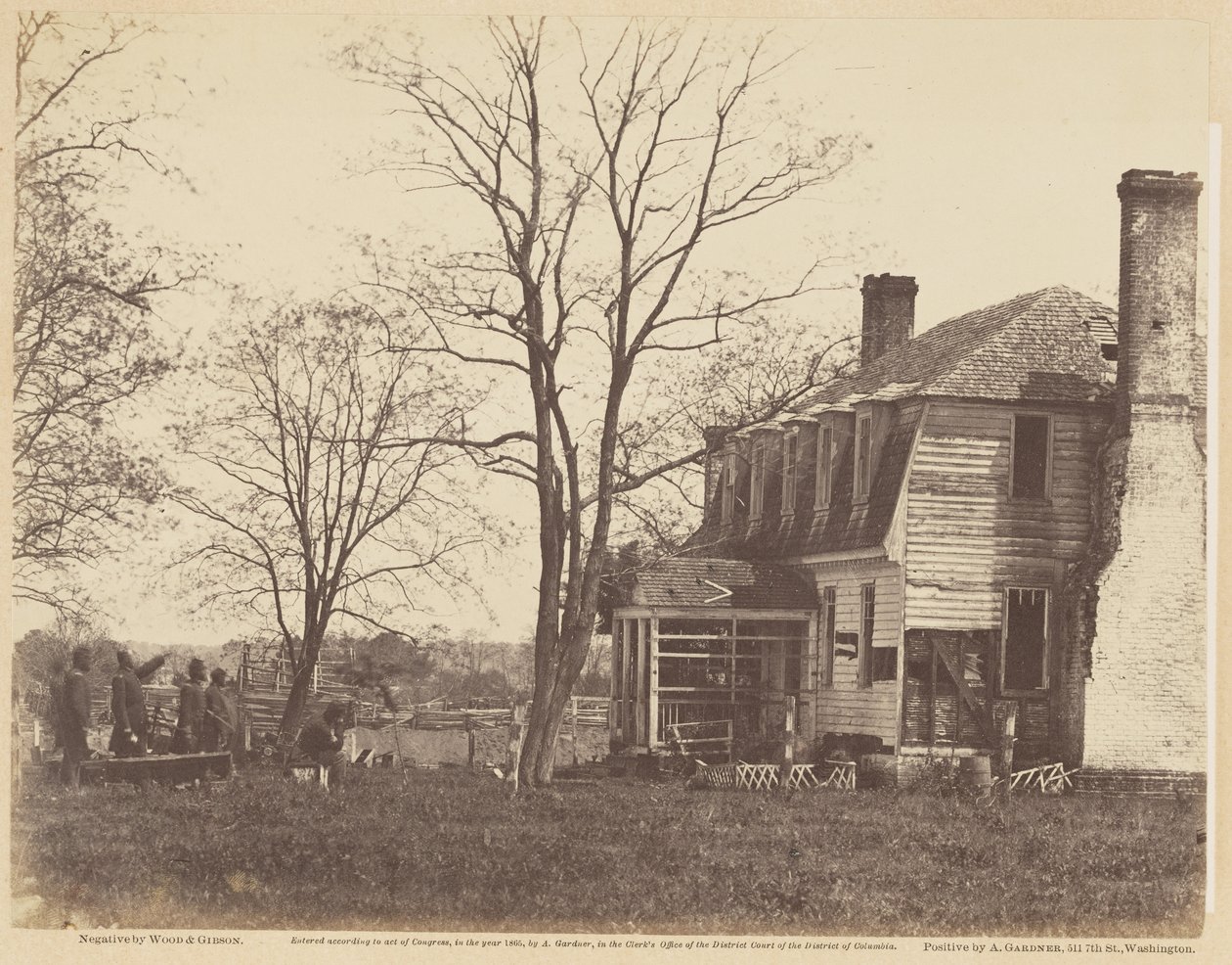 Moore House, Yorktown, jossa Cornwallis allekirjoitti antautumisen., toukokuussa 1862 (albumiiniprintti kiinnitetty kudospaperille) tekijältä Wood and Gibson Wood and Gibson