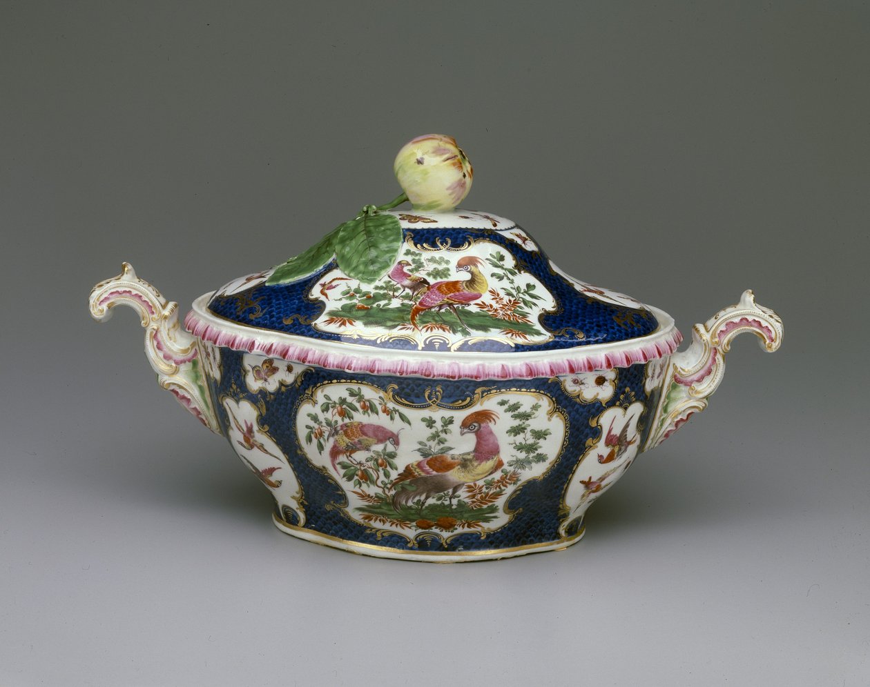 Tureen, noin 1780 tekijältä Worcester Porcelain Manufactory