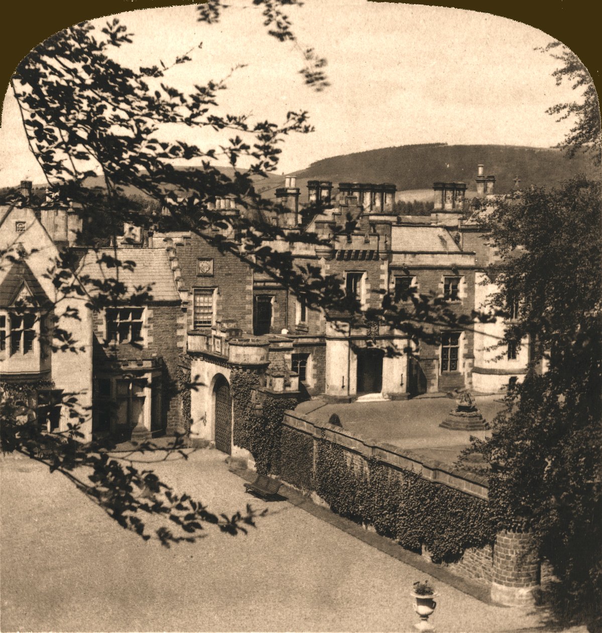 Abbotsford, Sir Walter Scottin koti, Skotlanti, 1896. tekijältä Works and Sun Sculpture Studios