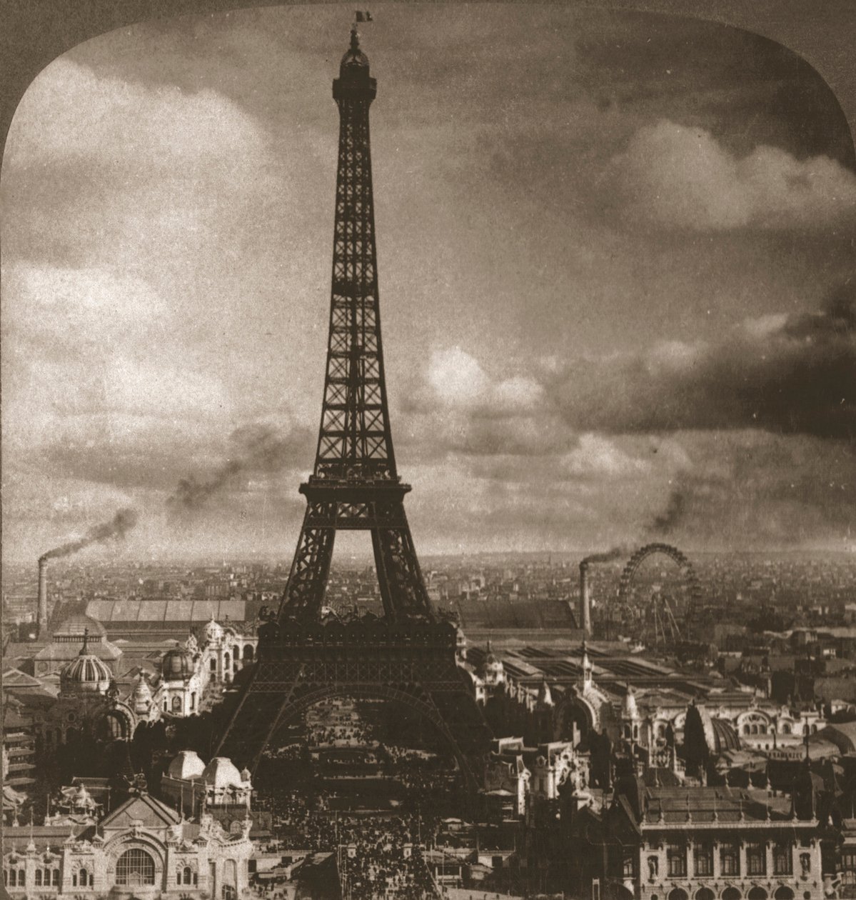 Eiffel-torni, 300 metriä korkea, Seinen toisella puolella Trocaderosta, Pariisi, Ranska, 1901. tekijältä Works and Sun Sculpture Studios