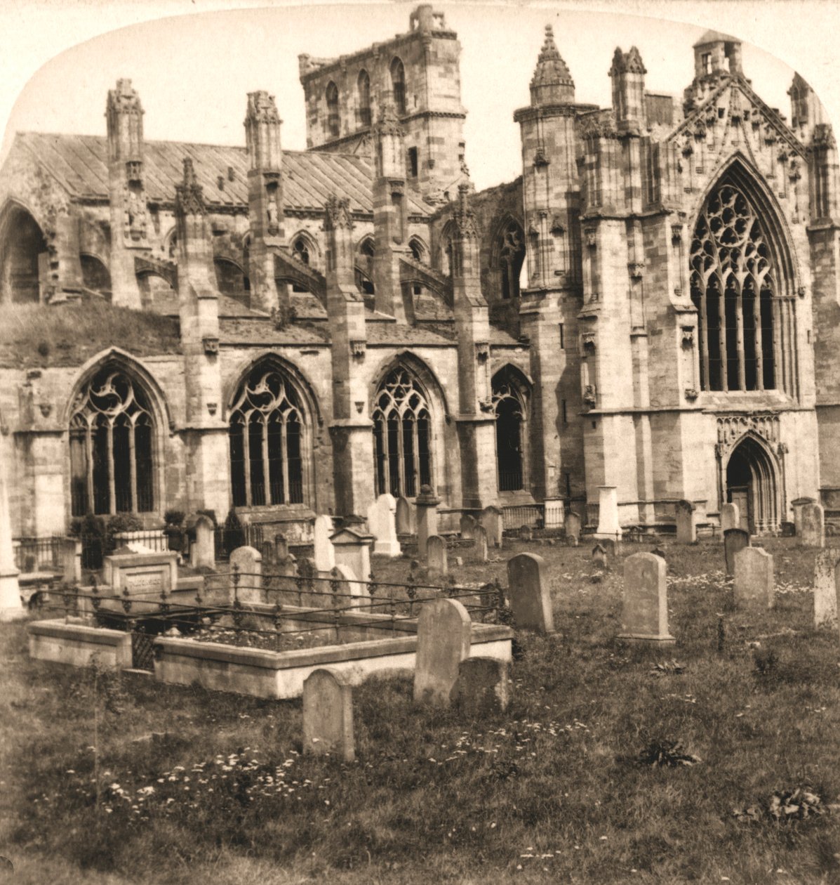 Melrose Abbey, Melrose, Skotlanti, 1896. tekijältä Works and Sun Sculpture Studios