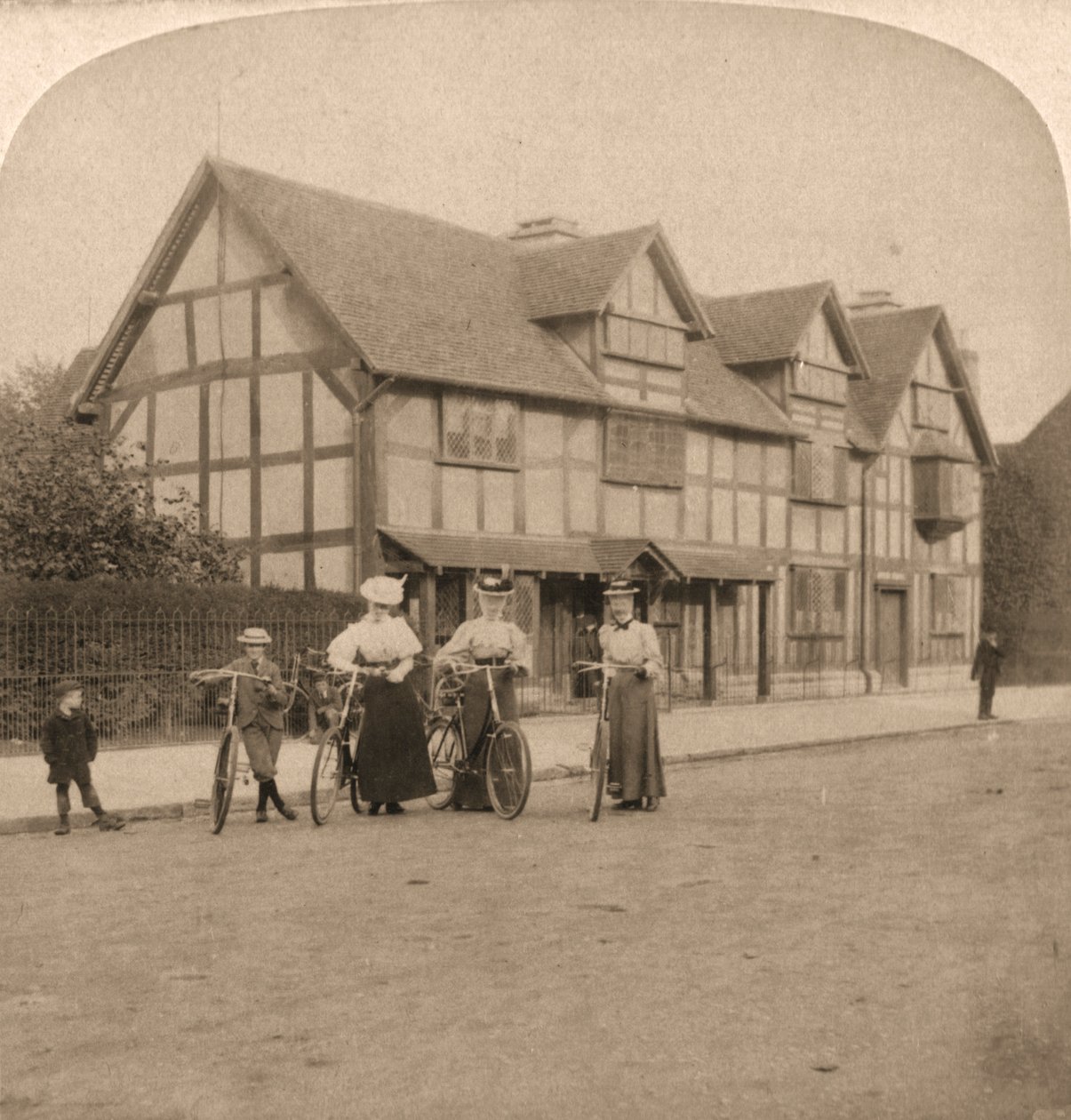 Shakespearen syntymäpaikka, Stratford on Avon, Englanti, 1896. tekijältä Works and Sun Sculpture Studios