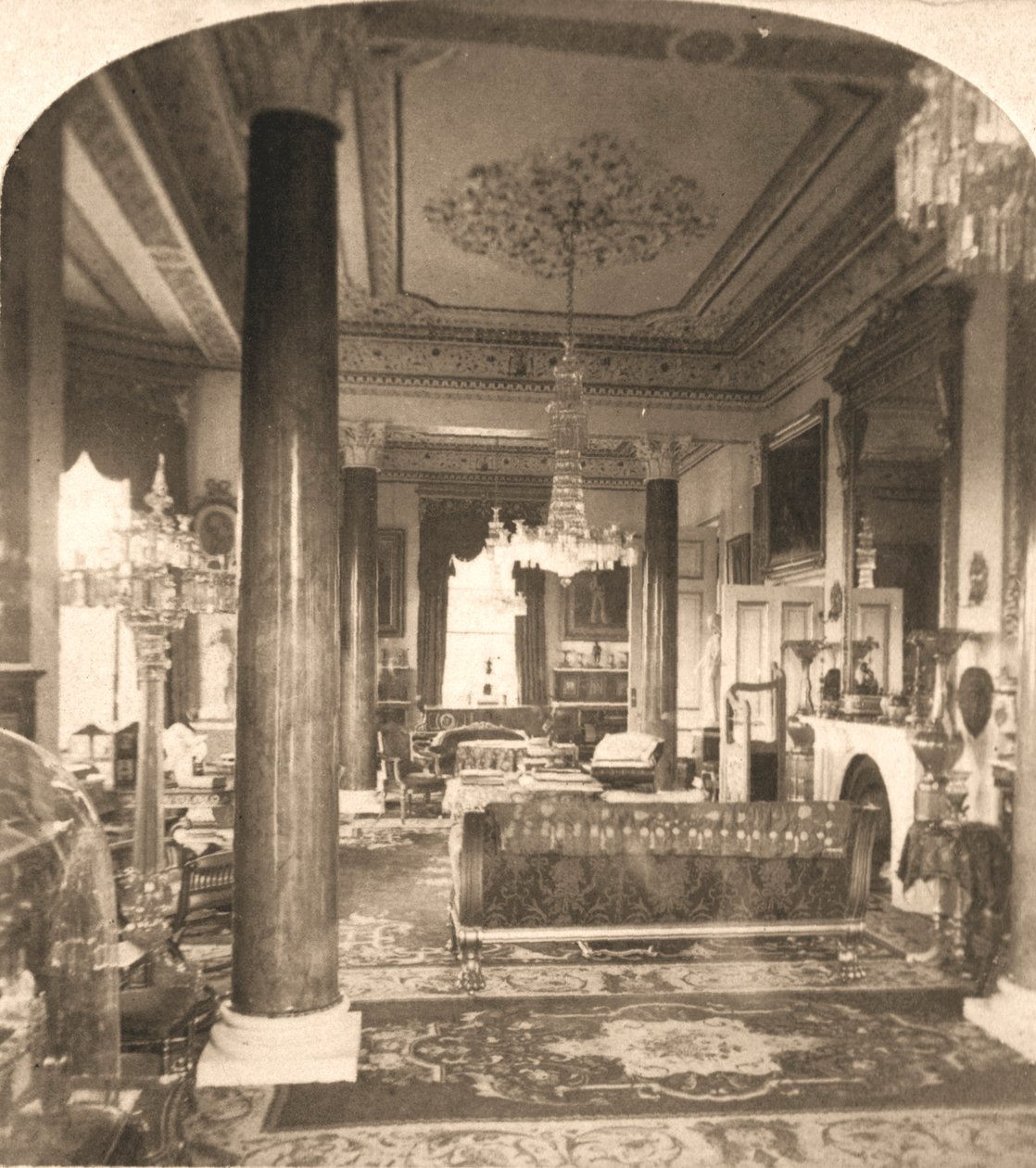 The Drawing Room, Queen Victorias Marine Residence, Osborne House, I.O.W, 1900. tekijältä Works and Sun Sculpture Studios