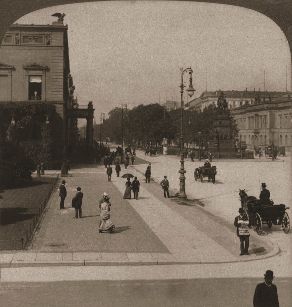 Unter den Linden, Berliini, 1903. tekijältä Works and Sun Sculpture Studios