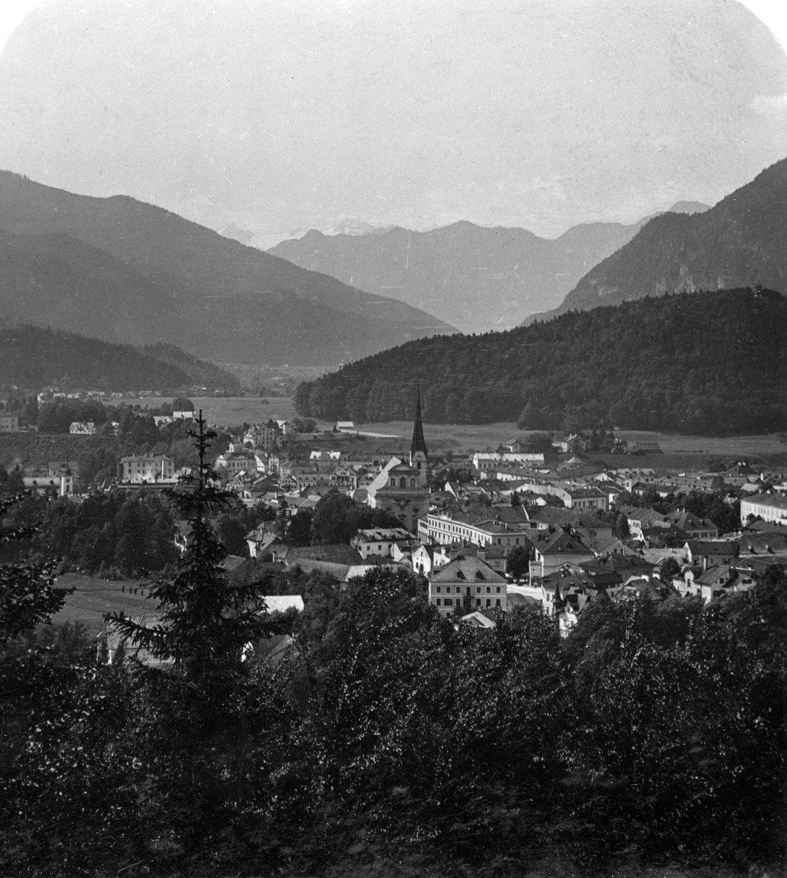 Bad Ischl, Hoher Dachsteinin juurella, Salzkammergutissa, Itävallassa, 1900-luku. tekijältä Wurthle and Sons