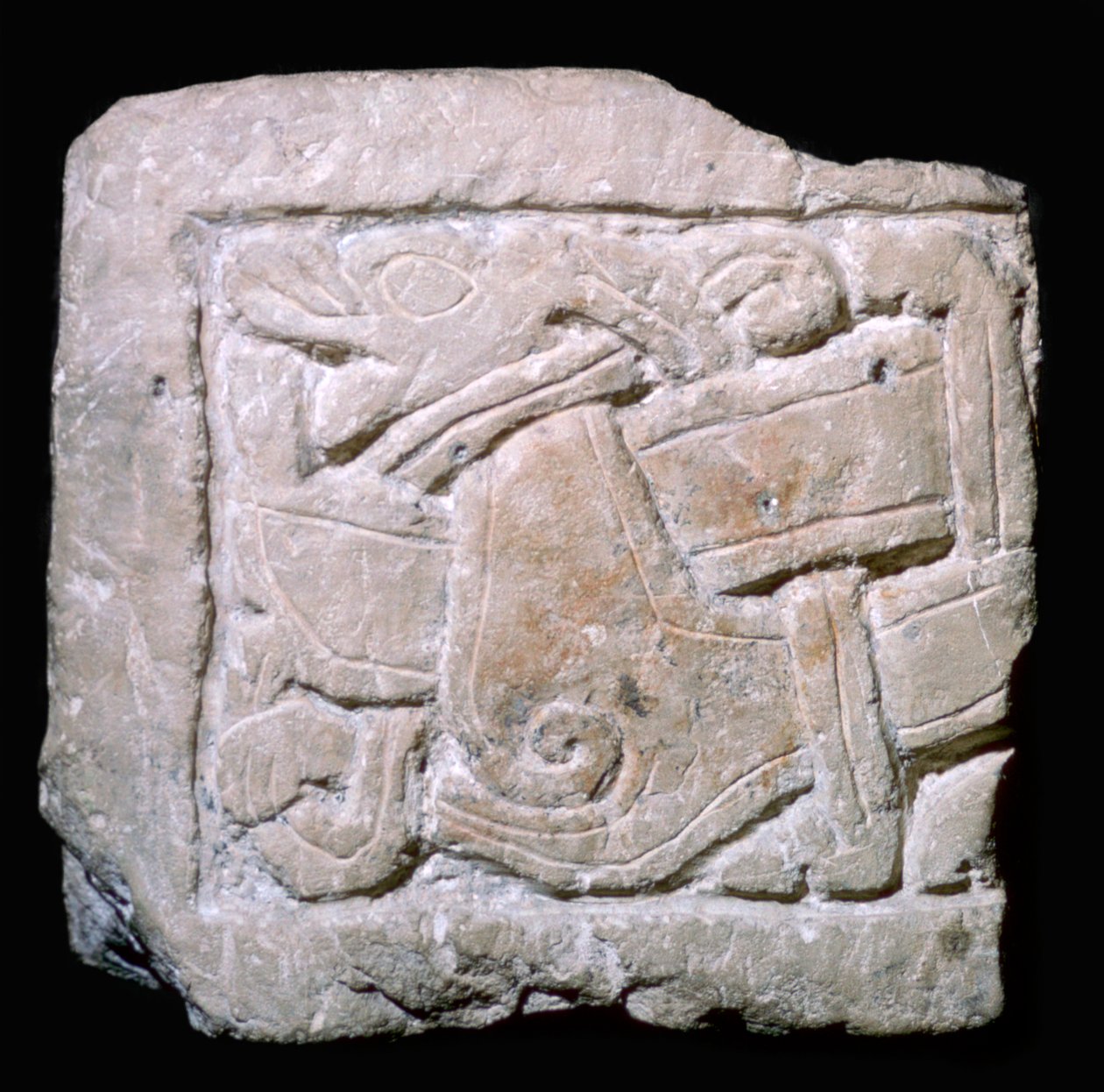 Veistetty Jellinge-tyylinen viikinkihautalaatta Yorkista tekijältä York Master