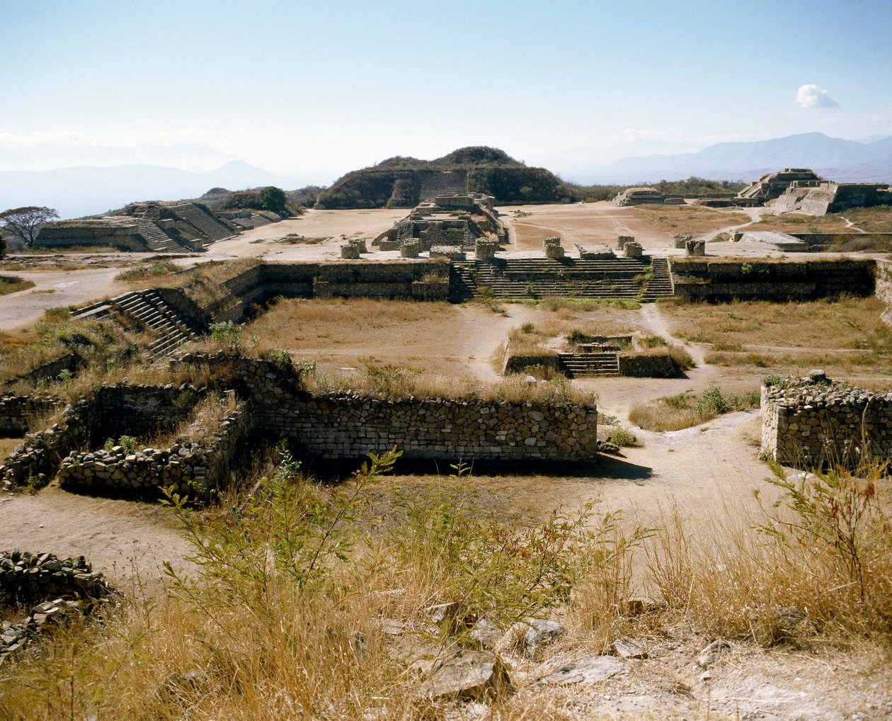 Näkymä pohjoiselle tasanteelle (500 eKr.-850 jKr.) tekijältä Zapotec Zapotec