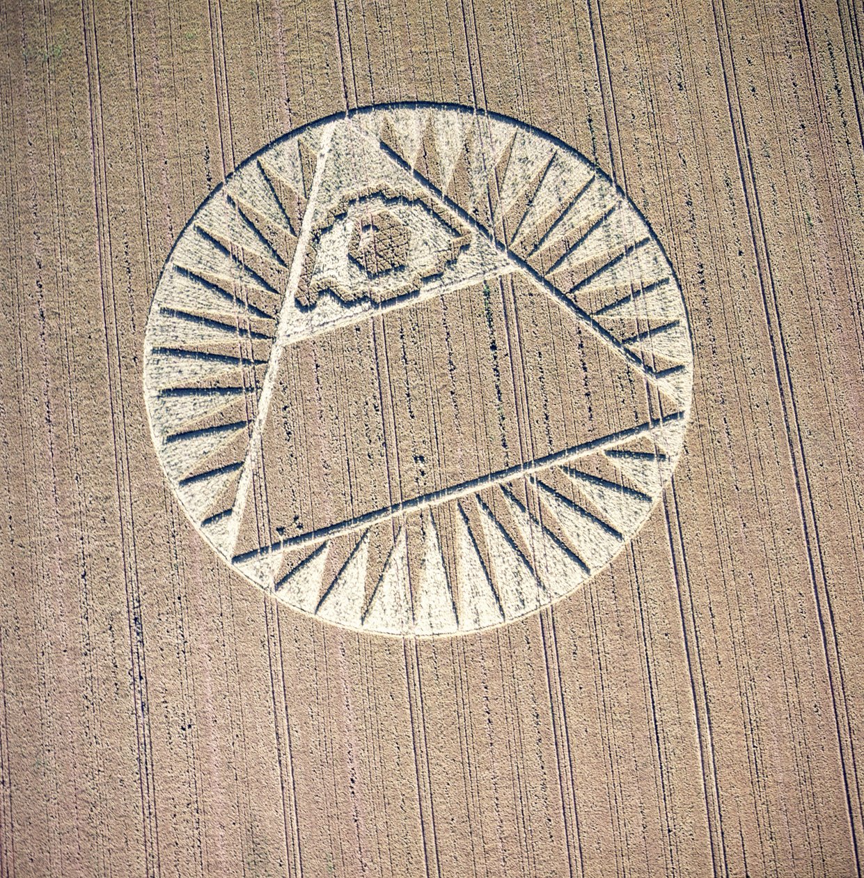 Viljaympyrä vehnäpellolla, Highclere, Hampshire, 21. heinäkuuta 2002 (ilmakuva) tekijältä Ferdinand Georg Waldmuller