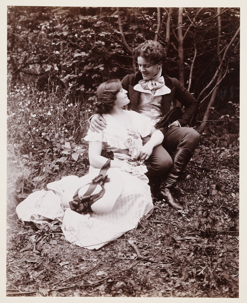Edwardian muotokuva, pariskunta 1800-luvun mekossa tekijältä John Pardon