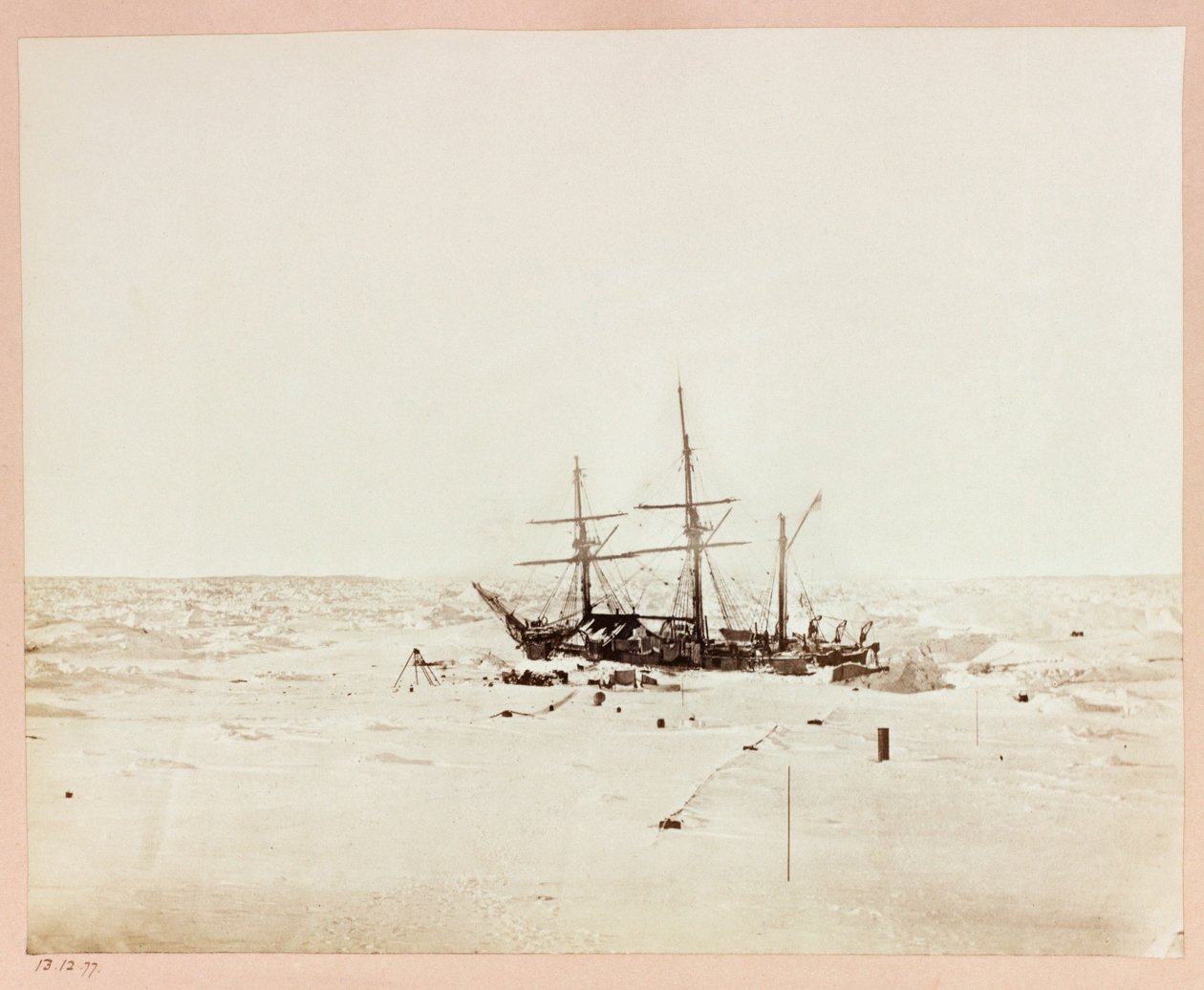 Kapteeni George Naresin (1831-1915) arktinen tutkimusmatka (1875-1876): Floeberg Beach, hälytys talvikortteleissa tekijältä Frederick (attr. to) Barnard