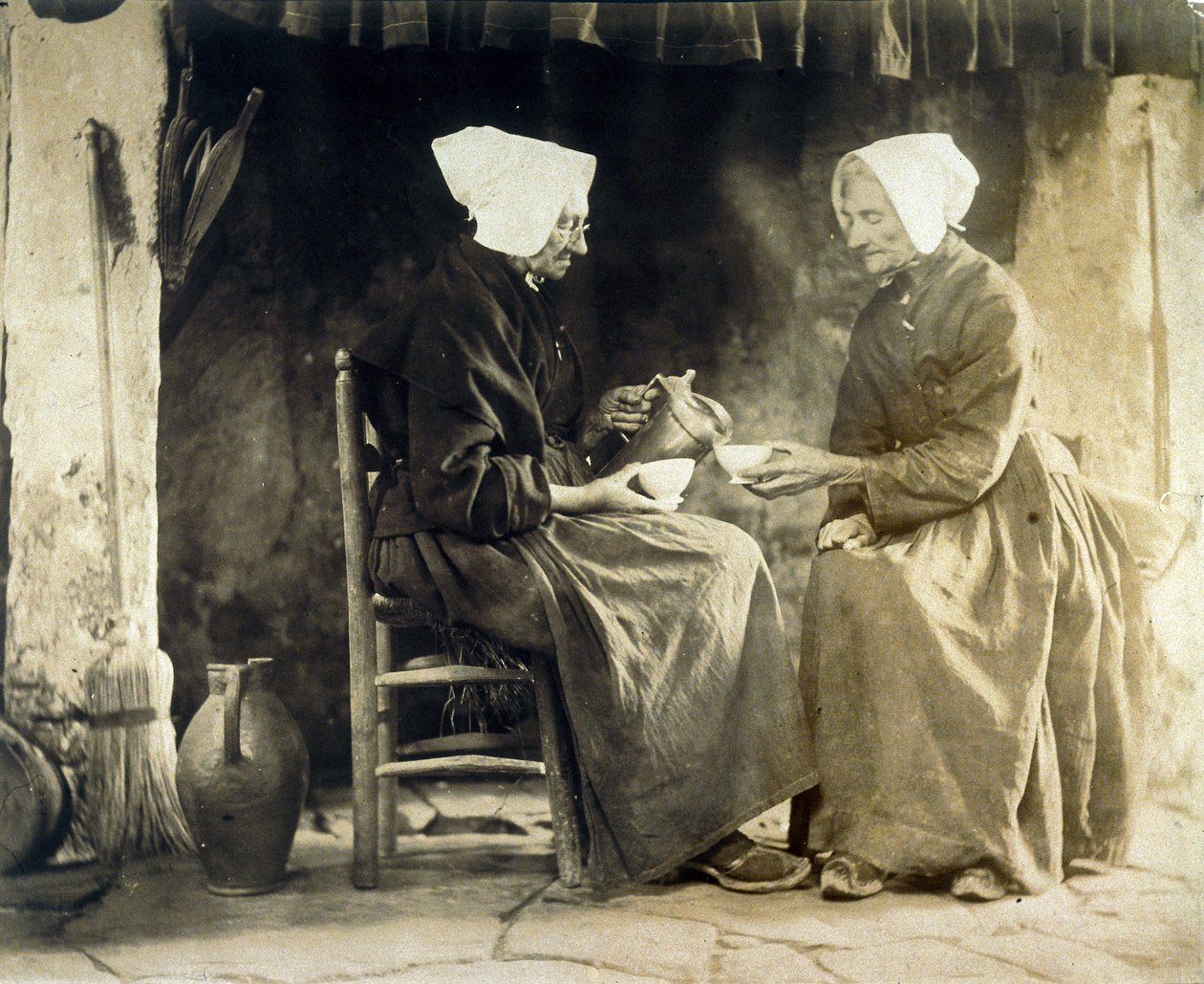 Naiset juomassa teetä, noin 1900 tekijältä Frederick (attr. to) Barnard