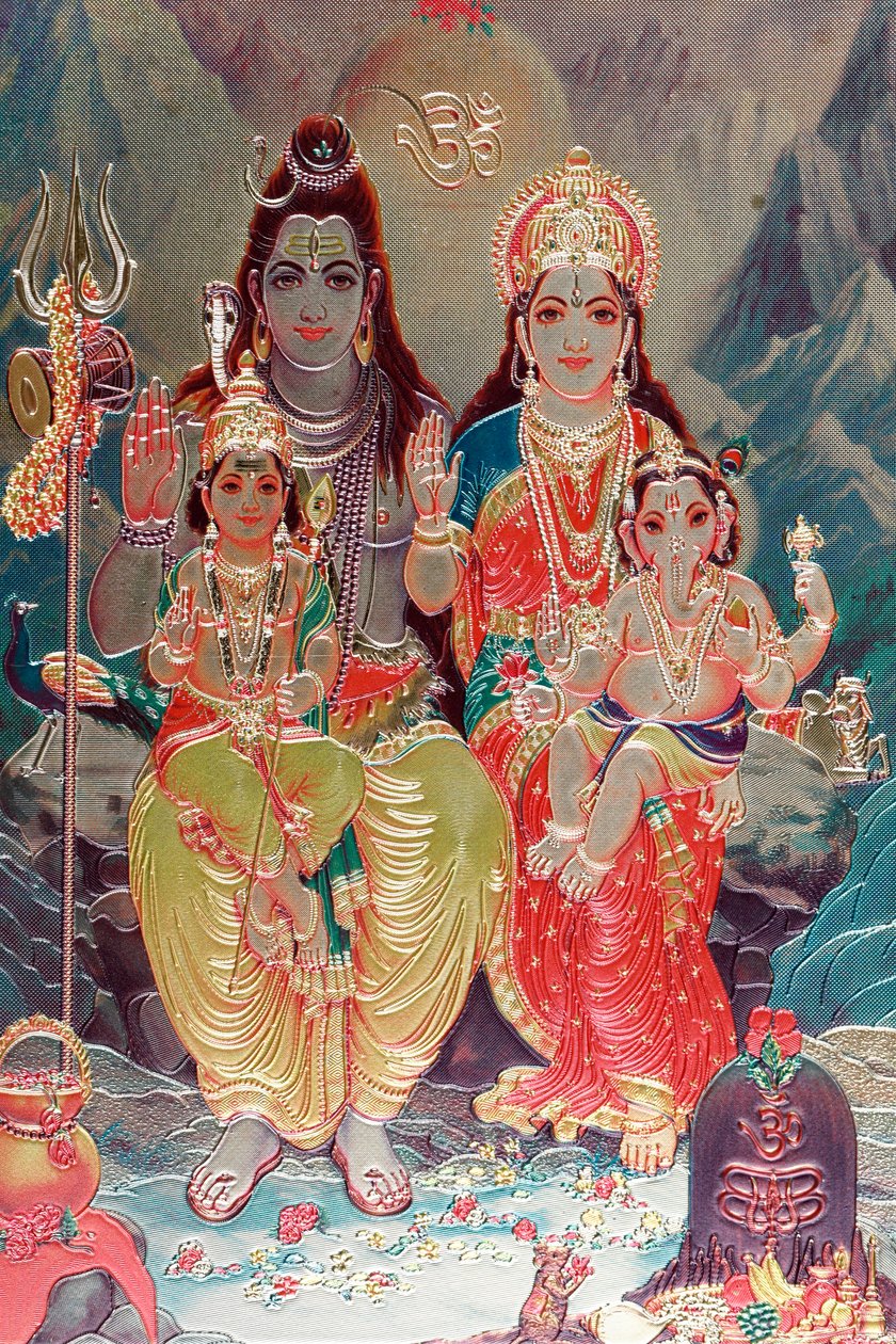 Jumala Shiva ja jumalatar Parvati poikansa Ganeshan kanssa. tekijältä . .