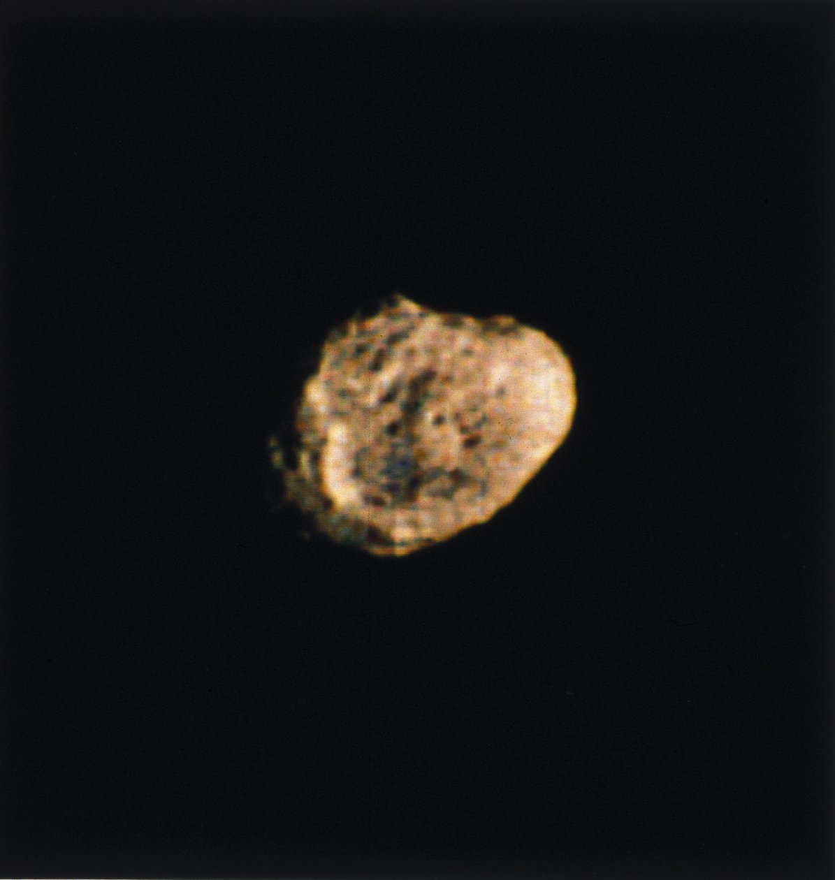 Hyperion, yksi Saturnuksen kuista, valokuvannut Voyager 2 tekijältä Ferdinand Georg Waldmuller