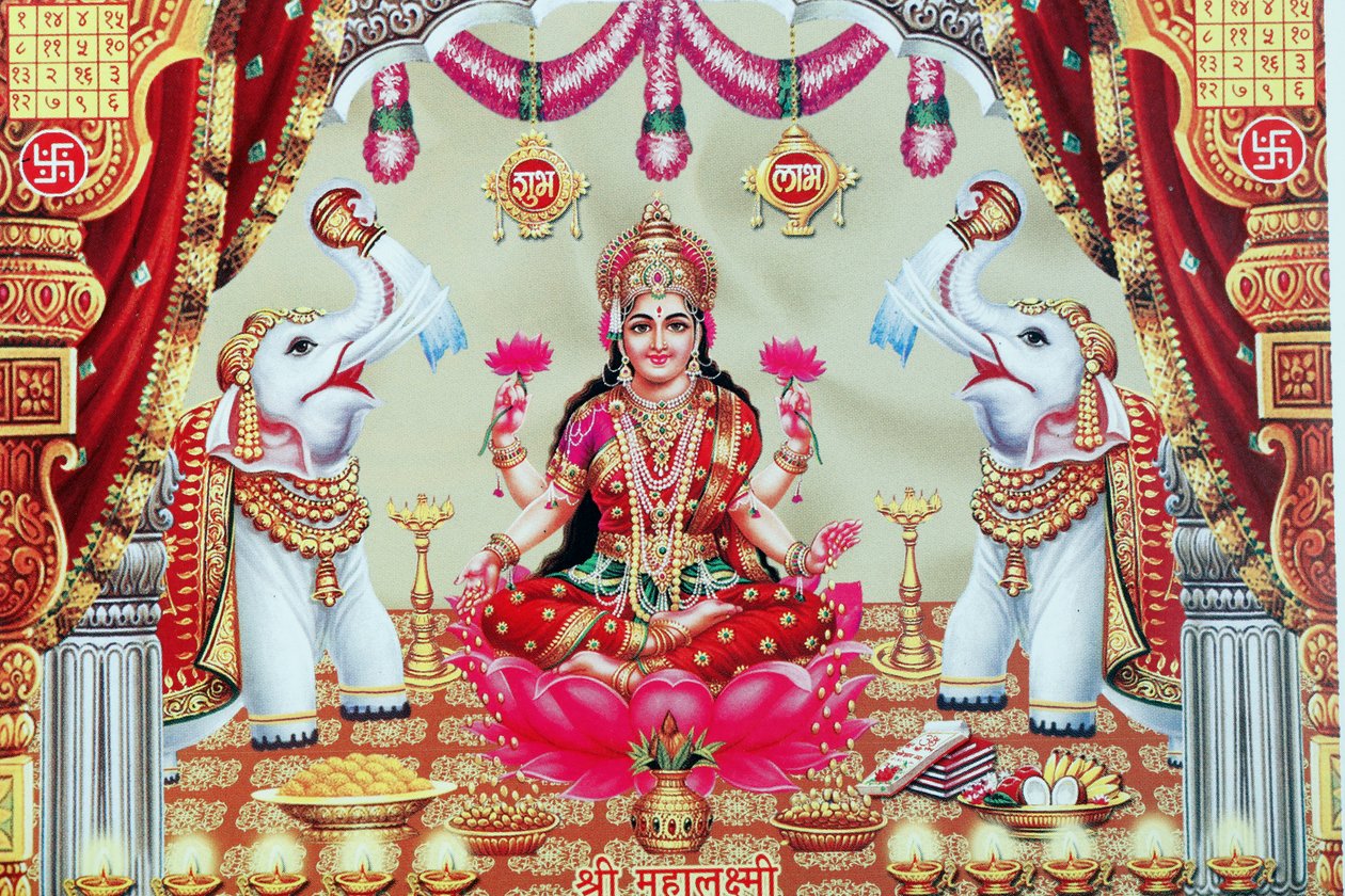 Lakshmi, Vishnun vaimo, on vaurauden, onnen ja kauneuden jumalatar. tekijältä . .