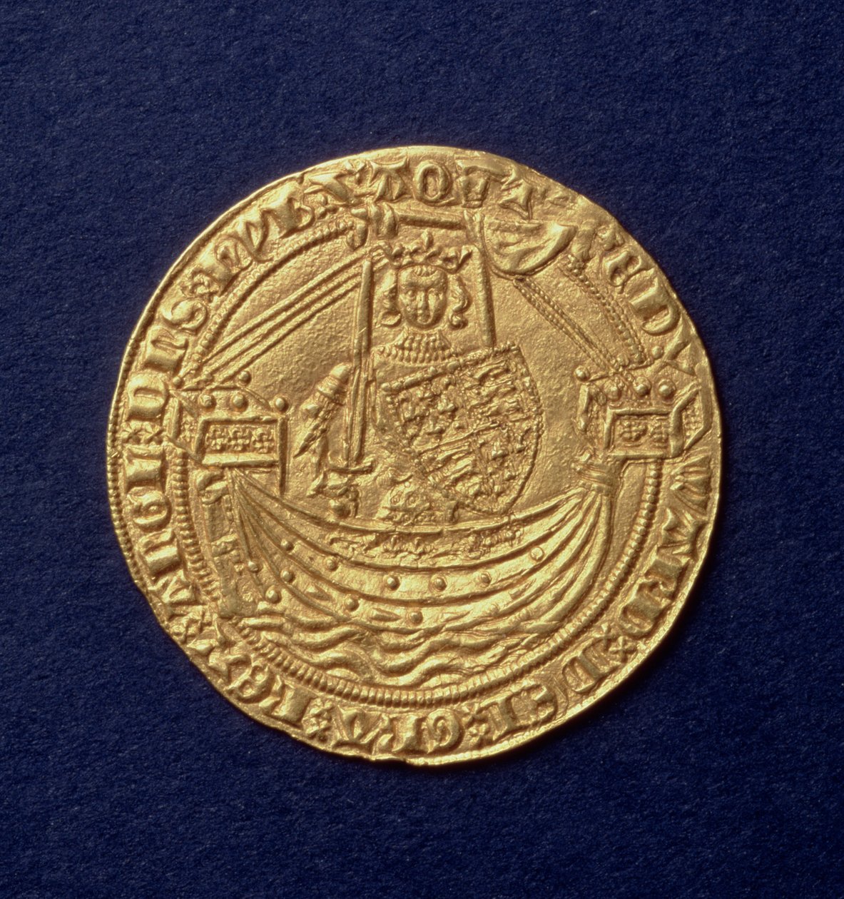 Edward III:n (1312–77) aatelinen, etupuoli, jossa kuningas aluksella, Calais mint, johdanto. 1344 (kulta) (kääntöpuoli katso: 110161) tekijältä Hippolyte Lalaise Devéria
