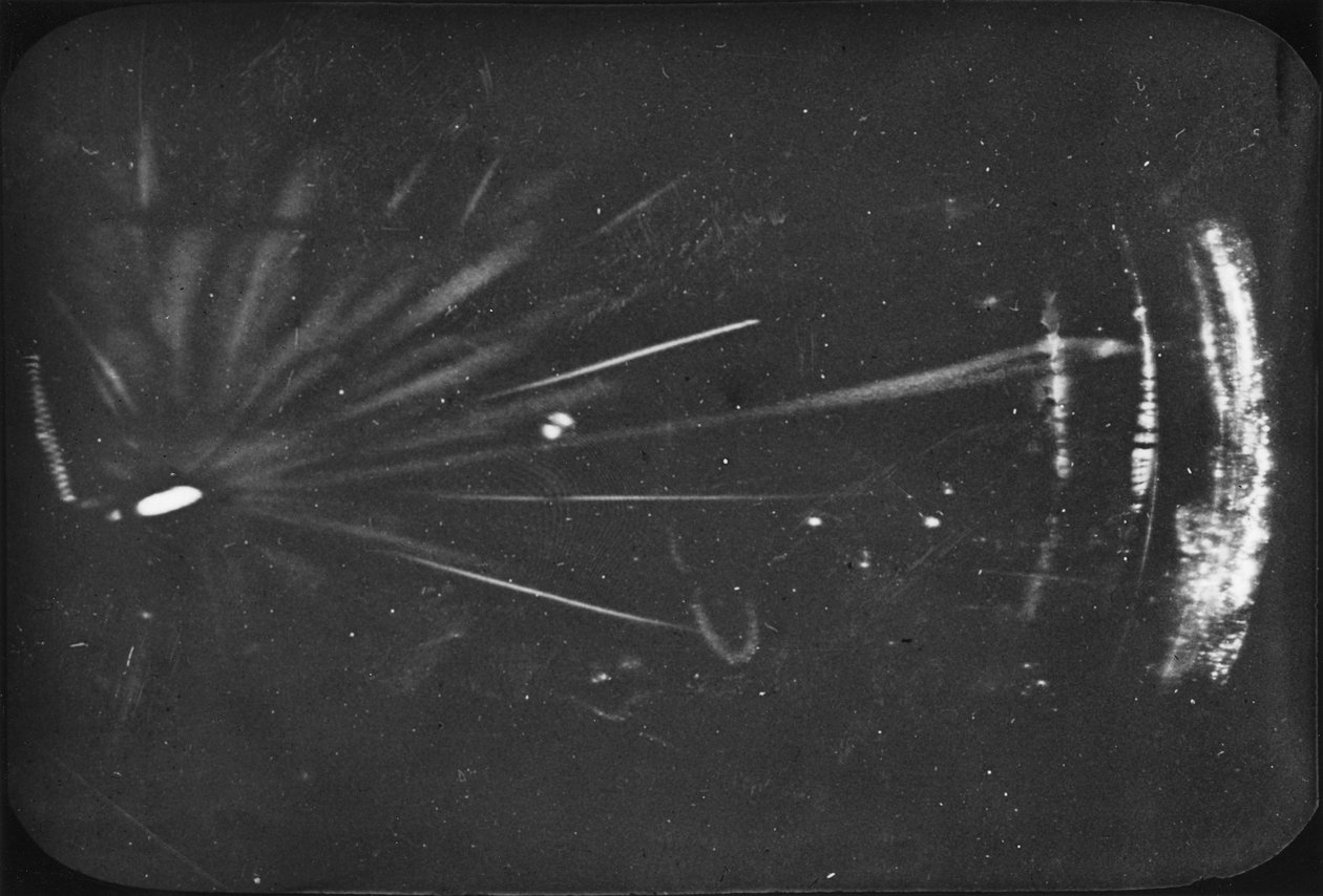 Particle Imaging, Cloud Chamber Alpha-ray tracks, 1900-luvun alku tekijältä Ferdinand Georg Waldmuller