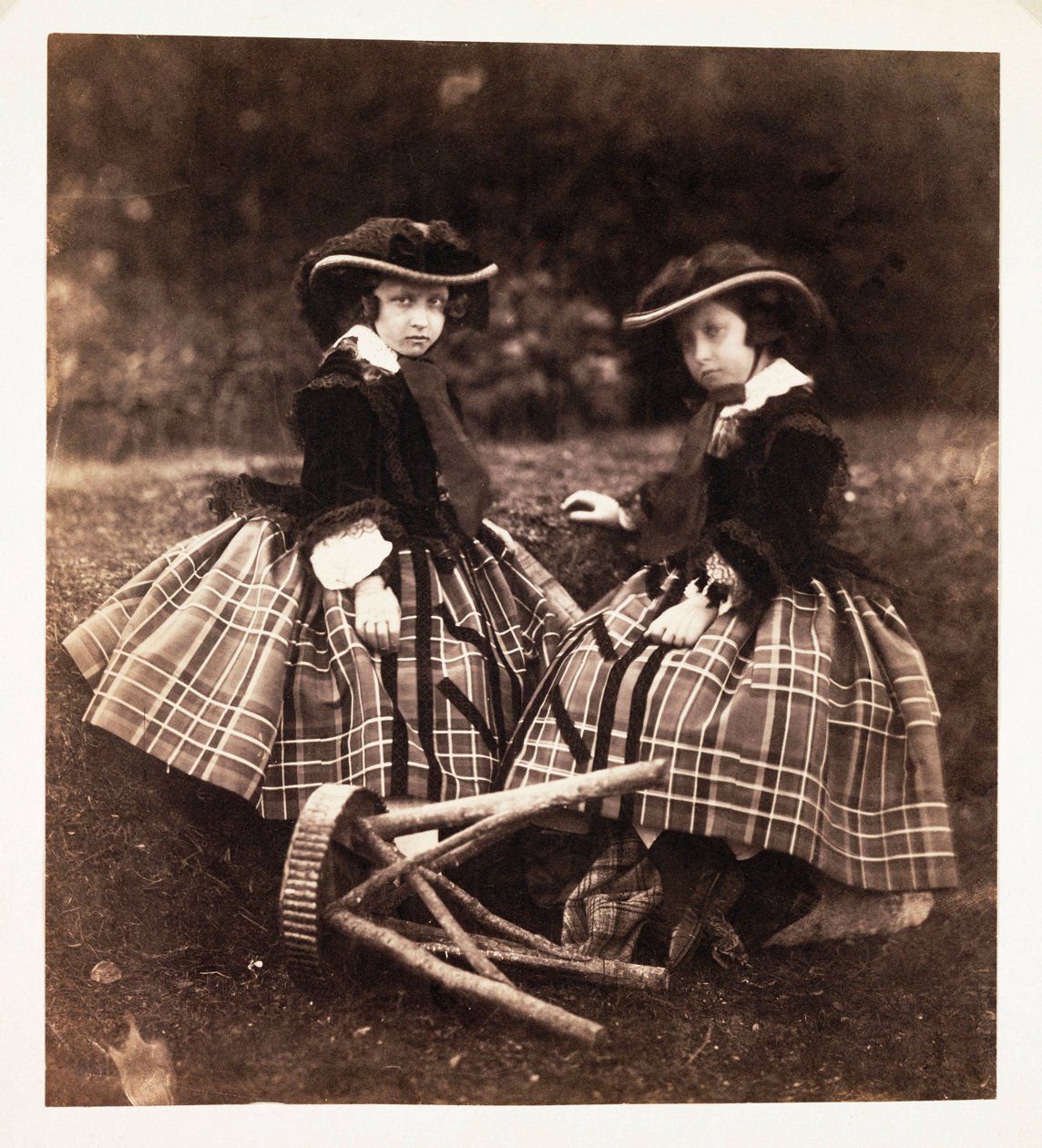 Prinsessa Helena ja prinsessa Louise tekijältä Frederick (attr. to) Barnard