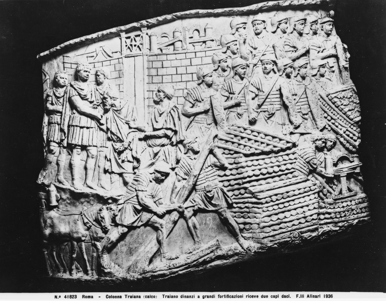 Keisari Trajanus vastaanottaa tottelevaisuuden kahdelta barbaarilta (kipsi) tekijältä Hippolyte Lalaise Devéria