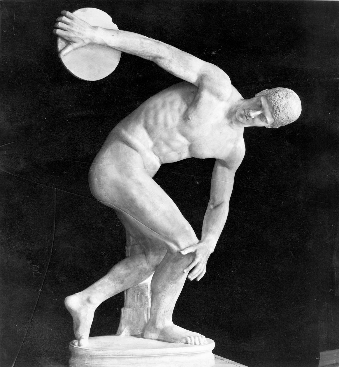 Discobolus, kopio kreikkalaisesta alkuperäisestä (kipsi) tekijältä after Myron