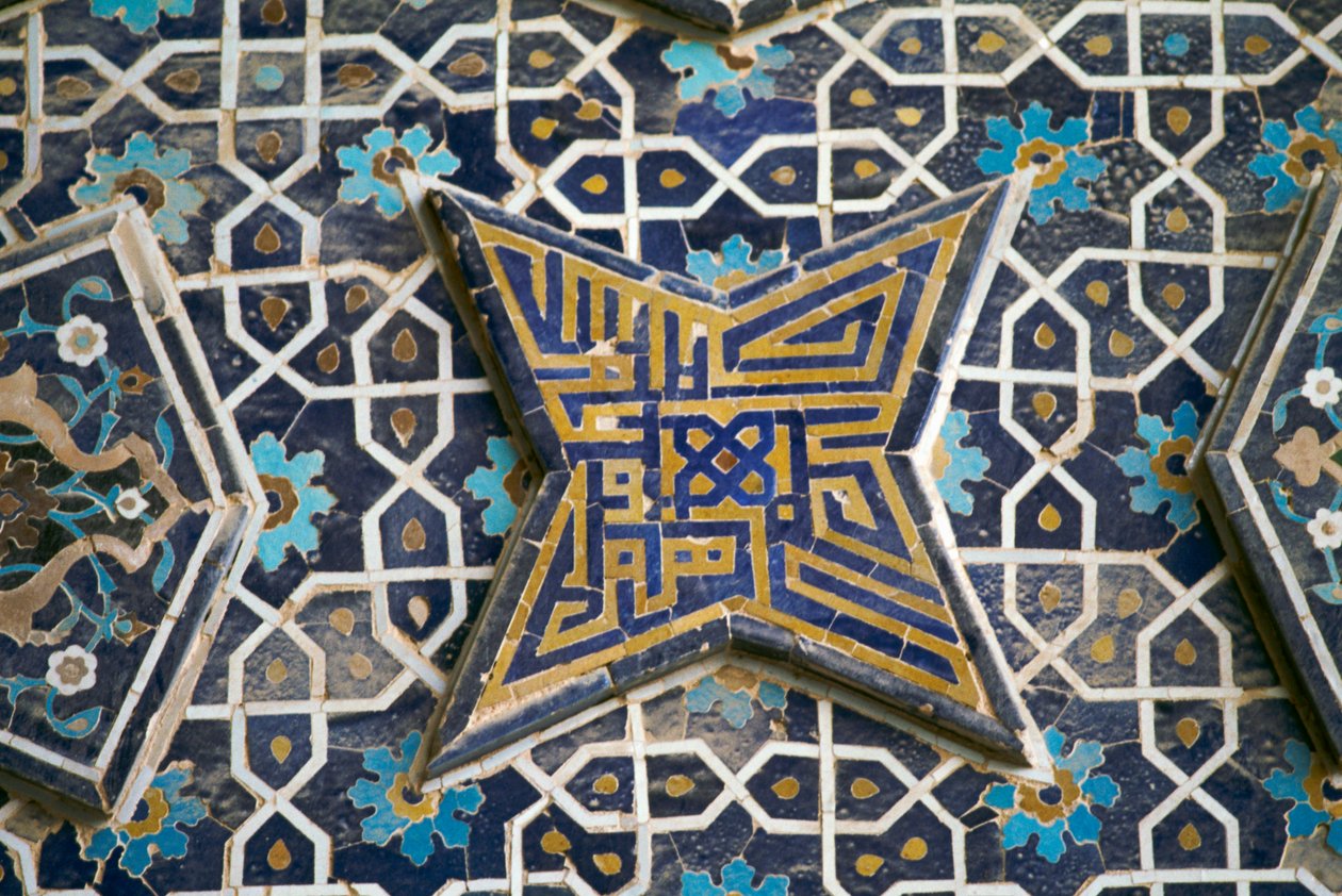 Monivärinen laattakoristelu, Jameh-moskeija (perjantain moskeija) (Unescon maailmanperintöluettelo, 2012), Isfahan (Esfahan), Iran tekijältä Theodore Charles Ange Coquelin