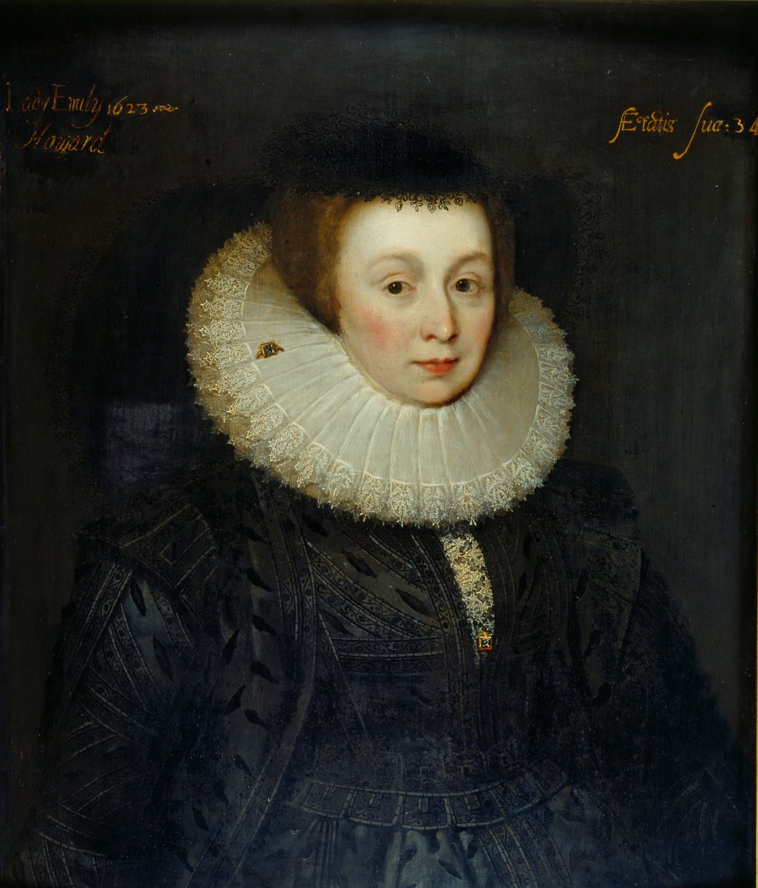 Lady Emily Howardin muotokuva, 1600-luvun alku tekijältä the Younger School of Marcus Gheeraerts