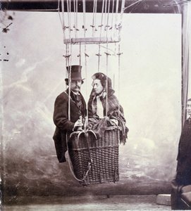 Valokuvaus valokuvaajasta ja aerostatin lentäjästä Felix Tournachon dit Nadarista (1820-1910) ja hänen vaimostaan poseeraamassa ilmapallokorissa tekijältä Nadar