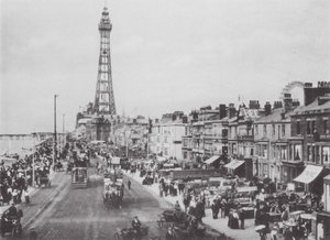 Central Promenade, Blackpool (s/w valokuva) tekijältä (after) English photographer