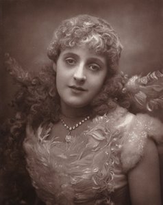 Miss Phyllis Broughton (s/w-valokuva) tekijältä (after) English photographer