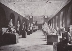 Sculpture Hall, Victoria and Albert Museum (m/v kuva) tekijältä (after) English photographer