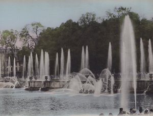 Bassin de Neptune, Neptunuksen allas (värillinen kuva) tekijältä (after) French Photographer