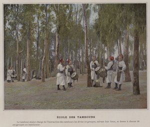 Rumpukoulu (värillinen kuva) tekijältä (after) French Photographer