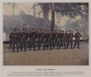 Sotilaan koulu (värillinen kuva) tekijältä (after) French Photographer