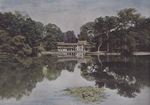 Petit Trianon, Näkymä Hamletille ja järvelle (värillinen kuva) tekijältä (after) French Photographer