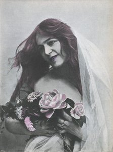 Muotokuva naisesta, jolla on kukkakimppu (värillinen kuva) tekijältä (after) French Photographer