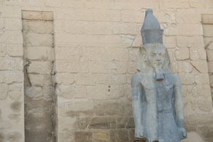 Luxorin temppeli, muinaisen Egyptin arkkitehtuuria Luxorissa tekijältä Albert Mansour
