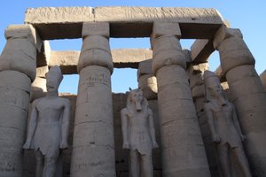 Luxorin temppeli, muinaisen Egyptin arkkitehtuuria Luxorissa