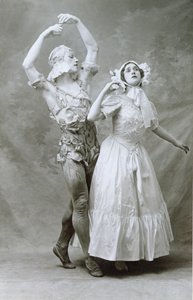 Nijinski ja Karsavina tanssivat Carl Maria von Weberin (1786-1826) baletissa "Le Spectre de la Rose" Paris Chatelet -teatterissa 5. kesäkuuta 1912 (seepiakuva) tekijältä A. Bert