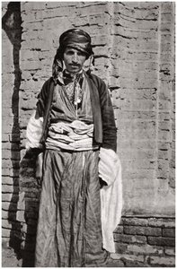 Kurdiheimon jäsen Etelä-Kurdistanista, Irakista, 1925.