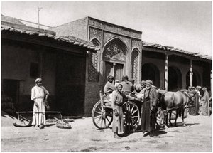 Hymyilevät kasvot, Irak, 1925 tekijältä A. Kerim